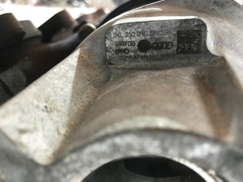 Турбіна з випускним колектором 04L253010B Audi Q3