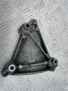 Кронштейн компресора кондиціонера 06E260835C Audi Q7
