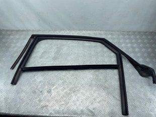 Направляющая стекла двери 4H0839431 Audi A8