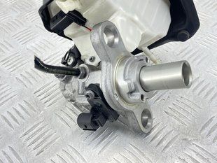 Главный тормозной цилиндр 4K0611021 Audi A6