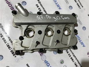 Клапанная крышка 06E103472N Audi Q7