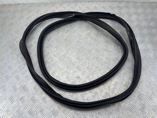 Уплотнитель багажника Volvo XC60