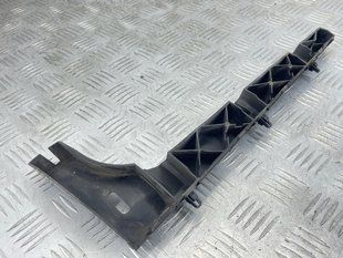 Направляющая заднего бампера 4H0807454C Audi A8