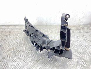 Кріплення фари 8R0805608B Audi Q5