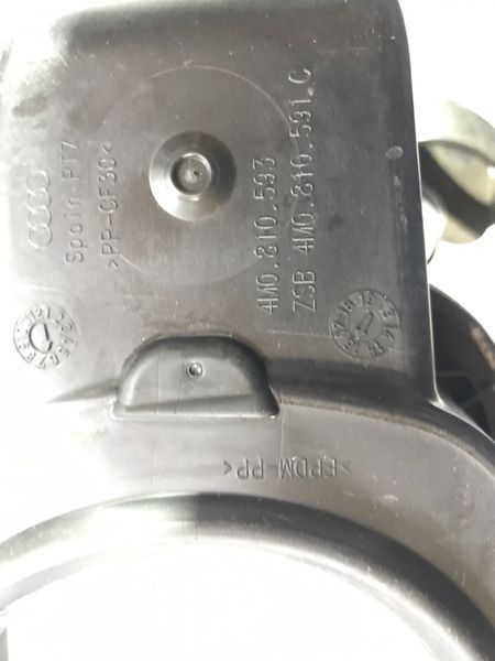 Корпус лючка кришки паливного бака в зборі 4M0810593 Audi Q7