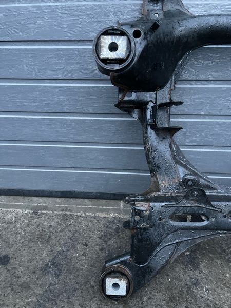 Подрамник передний 7P0400025 Volkswagen Touareg