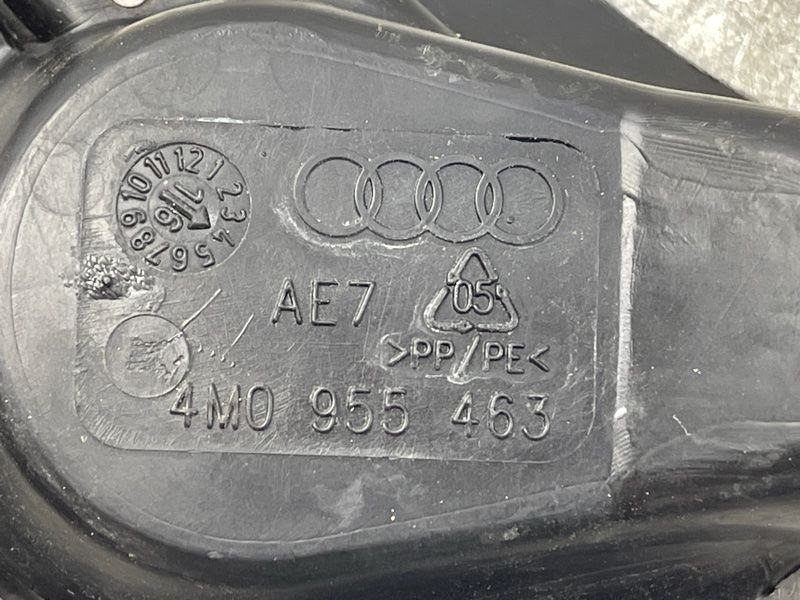 Заливна горловина бачка склоомивача 4M0955463 Audi Q7 Audi Q7, Audi Q8, Audi RS Q8, Audi SQ7, Audi SQ8