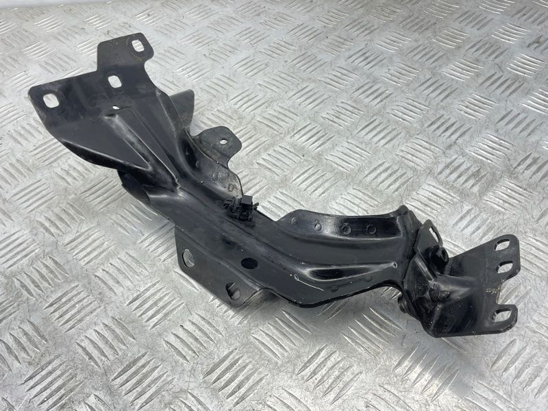 Кронштейн крыла 4G0805463 Audi A6