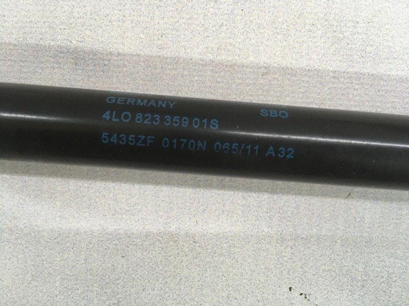 Газовий упор капота 4L0823359 Audi Q7