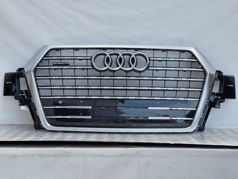 Решітка радіатора (темний хром блискучий) 4M0853651FRN4 Audi Q7