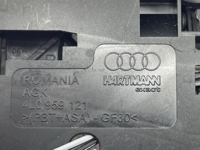 Вимикач освітлення багажного відсіку 4L0959121 Audi Q7
