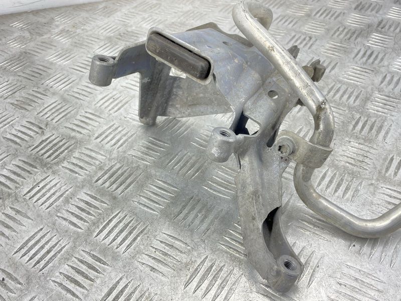 Кронштейн 4H0399069G Audi A8