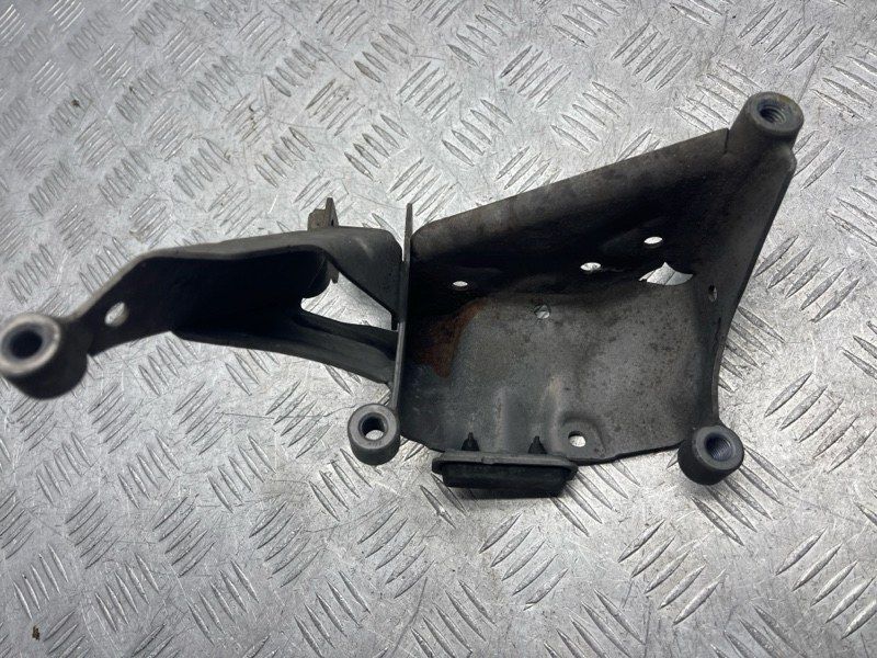 Кронштейн 4H0399059C Audi A8