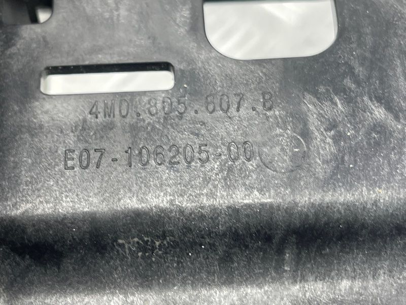 Кріплення фари ліве 4M0805607B Audi Q7 Audi Q7, Audi SQ7