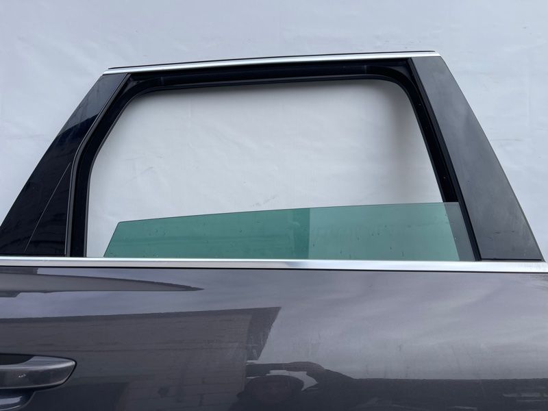 Двері 7P0833056A Volkswagen Touareg