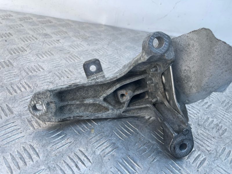 Кронштейн опоры двигателя 4G0199308P Audi Q5