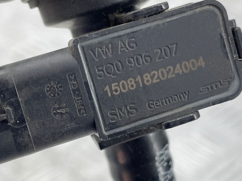 Трубка вакуумная с обратным клапаном 4G1611931F Audi A6