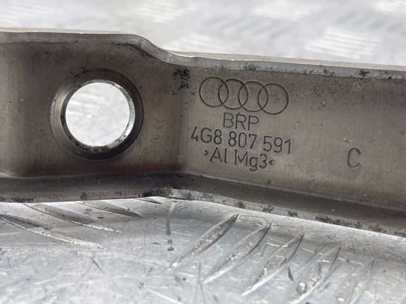 Распорка крыла левая 4G8807591C Audi A7 Audi A7, Audi RS7, Audi S7