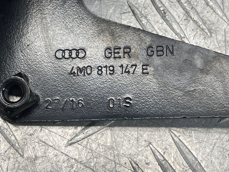 Кронштейн Audi Q7