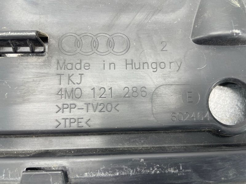 Воздуховод радиатора 4M0121286E Audi Q7