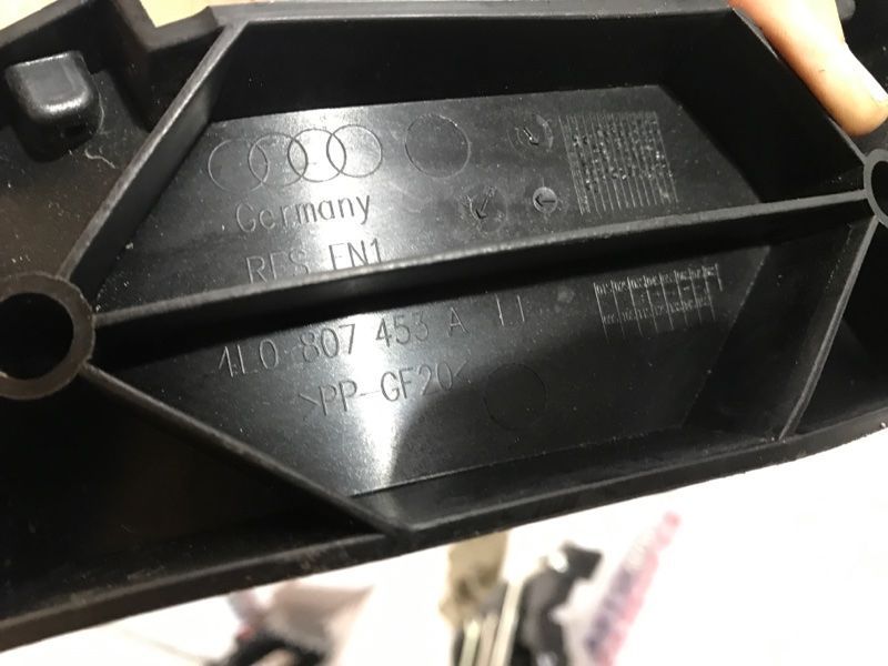 Направляюча заднього бампера 4L0807453A Audi Q7
