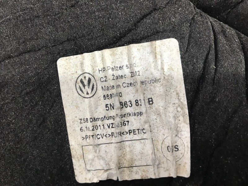 Шумоизоляция капота 5N0863831B Volkswagen Tiguan