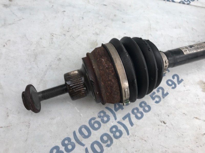 Привідний вал передній 4G0407271F Audi S8 Audi A6, Audi A7, Audi A8, Audi Q5, Audi RS7, Audi S6, Audi S7, Audi S8, Audi SQ5