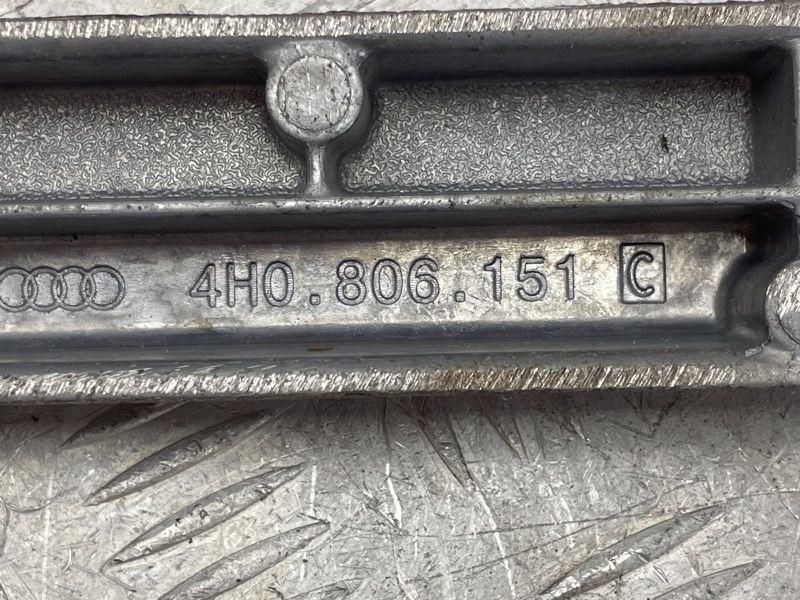 Розпірка Audi A8