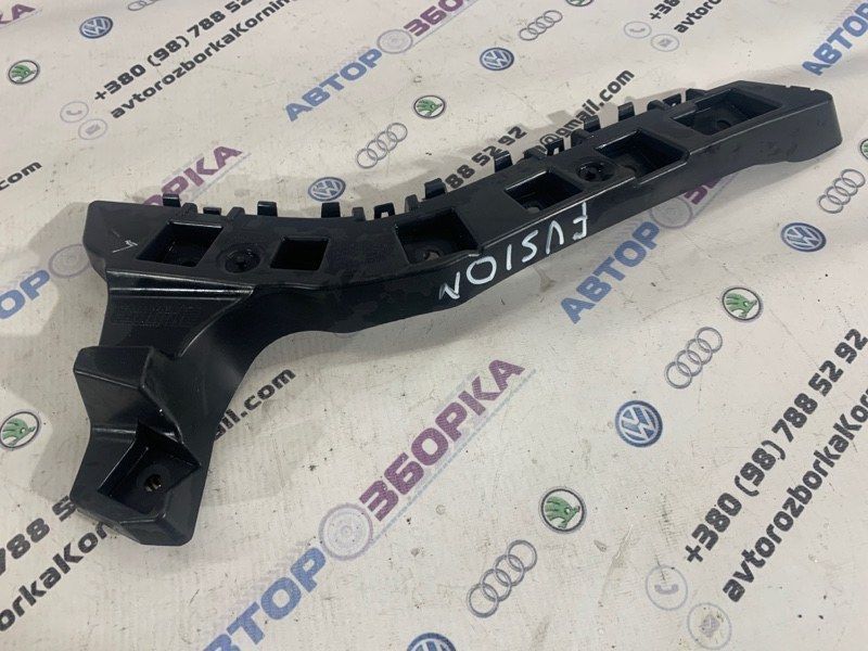 Направляюча / кріплення / кронштейн бампера DS7317A882AD Ford Fusion