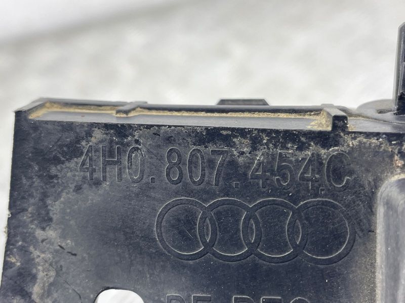 Направляюча заднього бампера 4H0807454C Audi A8