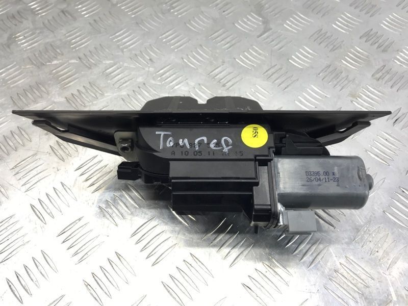 Замок кришки багажника 7P0827505J Volkswagen Touareg