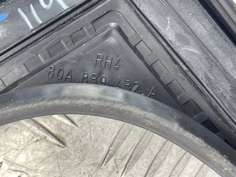 Направляющая стекла двери 80A839432A Audi Q5