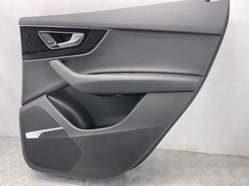 Обшивка дверей Audi Q7