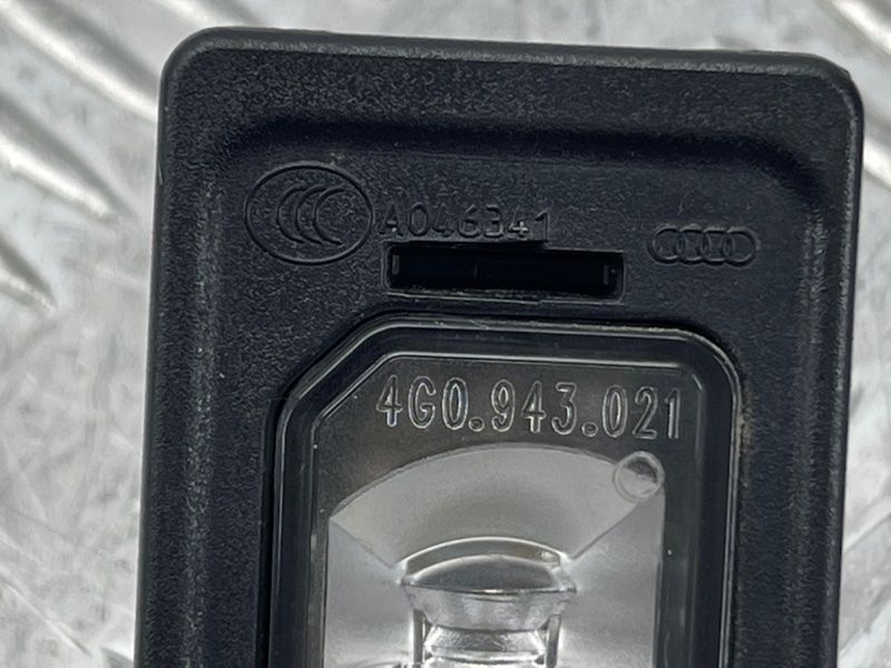 Светодиодная подсветка номерного знака 4G0943021 Audi A6 Audi A3 Sportback e-tron, Audi A3, Audi A4, Audi A4 Allroad, Audi A5, Audi A6, Audi A7, Audi Q3, Audi Q5, Audi Q7, Audi RS5, Audi RS7, Audi S3, Audi S4, Audi S5, Audi S6, Audi S7, Audi SQ5, Audi TT, Audi TT RS, Audi TTS