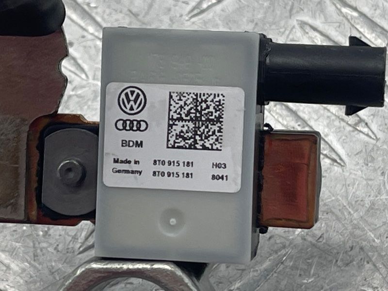 Клемма акумулятора з блоком контролю АКБ 8t0915181 Audi A7