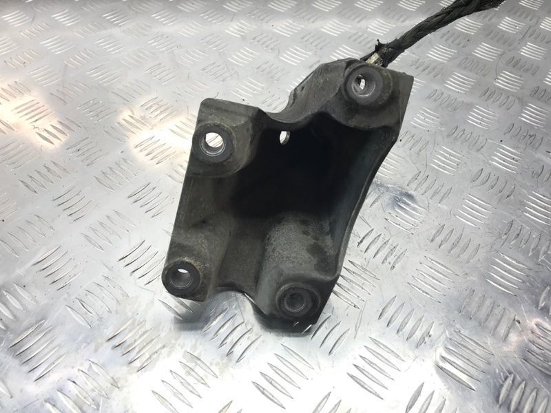 Опора / подушка двигуна 7L6199308D Volkswagen Touareg