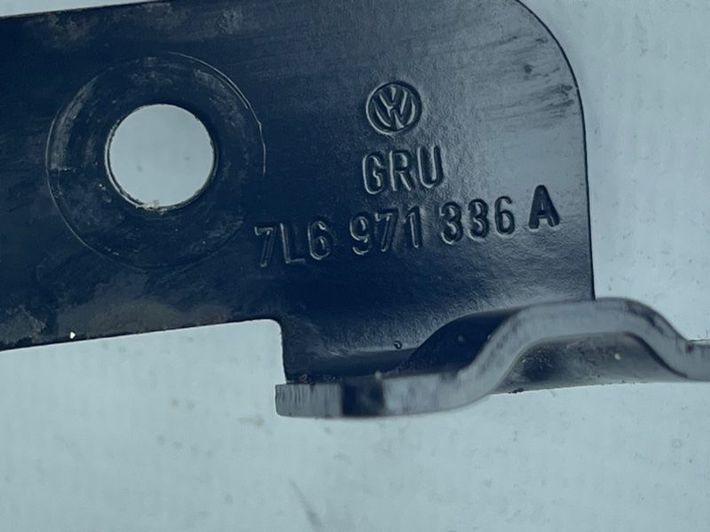 Кронштейн 7L6971336A Volkswagen Touareg
