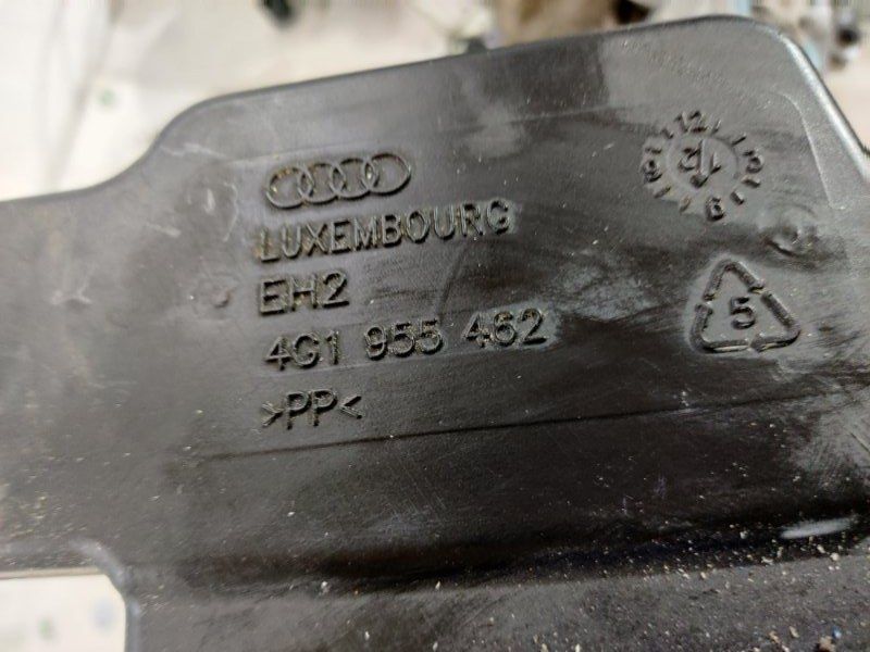 Заливна горловина бачка склоомивача 4G1955462 Audi A6
