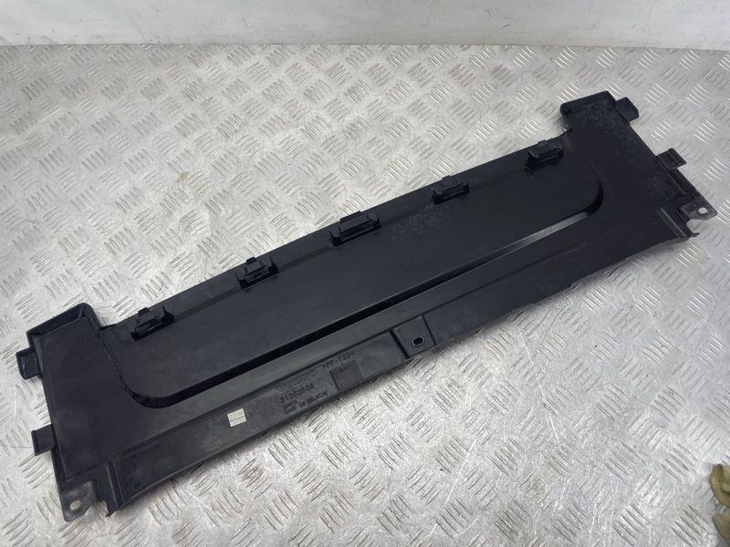 Накладка радіатора 31383508 Volvo XC90