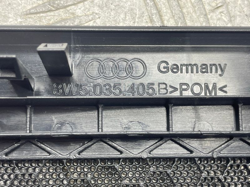 Накладка динаміка / сітка 8W5035405B Audi A4