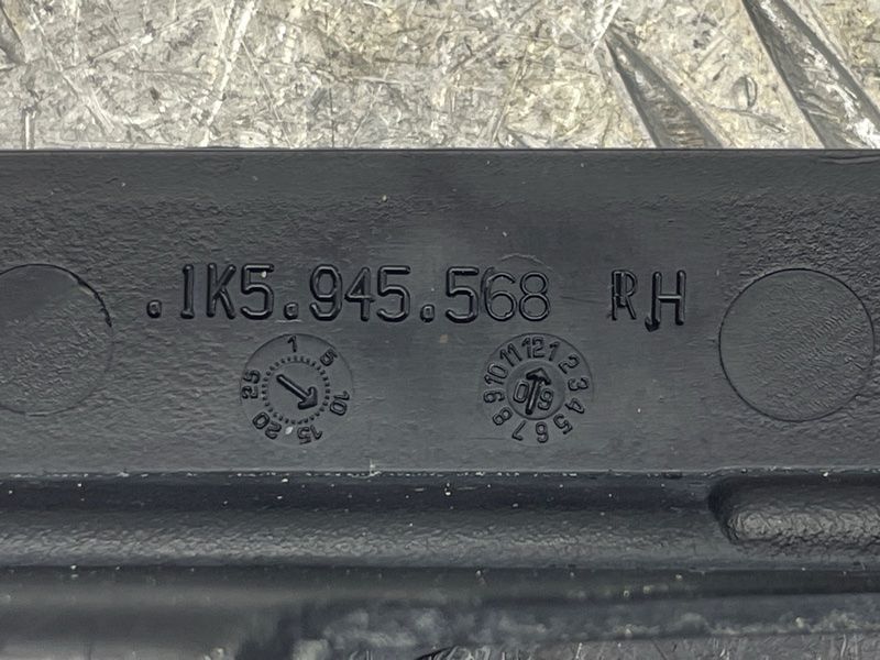 Накладка ліхтаря 1K5945568 Volkswagen Golf