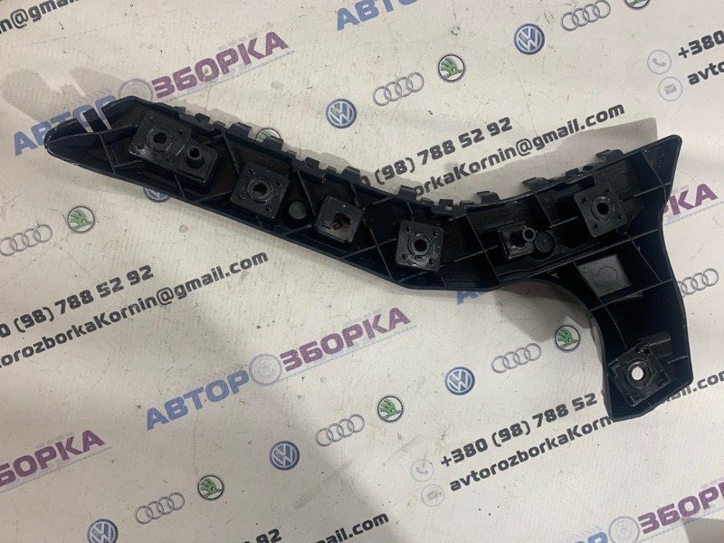 Направляюча / кріплення / кронштейн бампера DS7317A882AD Ford Fusion