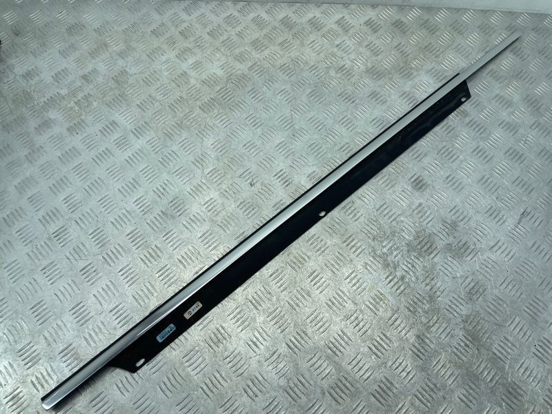 Молдинг / уплотнитель паза стекла (хром) 4L0853284E2ZZ Audi Q7