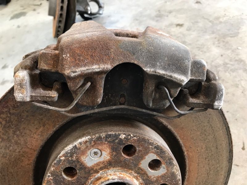 Суппорт тормозной 5N0615123 Volkswagen Tiguan