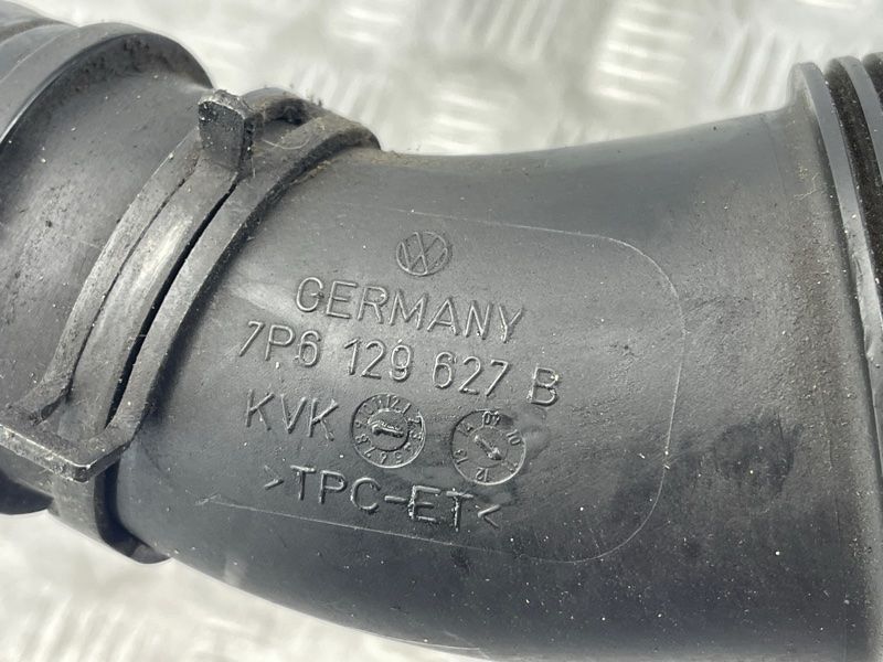 Патрубок воздушный 7P6129627B Volkswagen Touareg