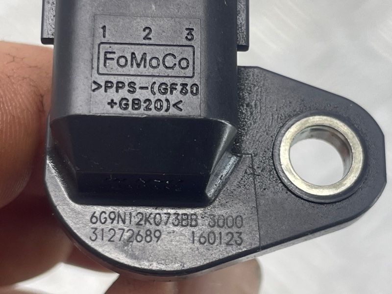 Датчик положения распредвала 31272689 Volvo XC60 Volvo S60, Volvo S60 Cross Country, Volvo S80, Volvo S90, Volvo V60, Volvo V60 Cross Country, Volvo V70, Volvo V90, Volvo V90 Cross Country, Volvo XC40, Volvo XC60, Volvo XC70, Volvo XC90
