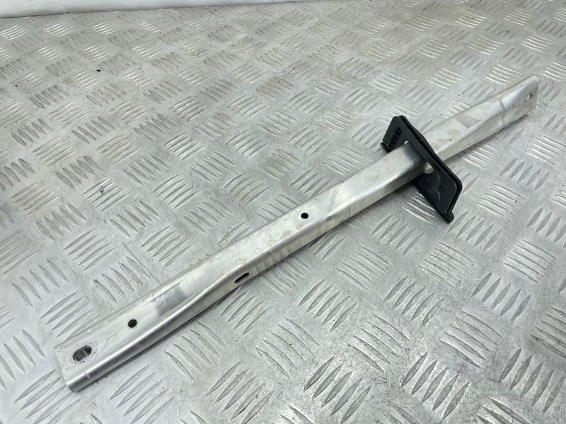 Распорка 8W0805646B Audi A4