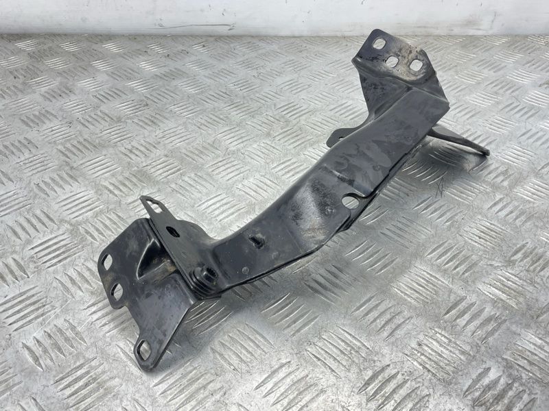 Кронштейн крыла 4G0805463 Audi A6