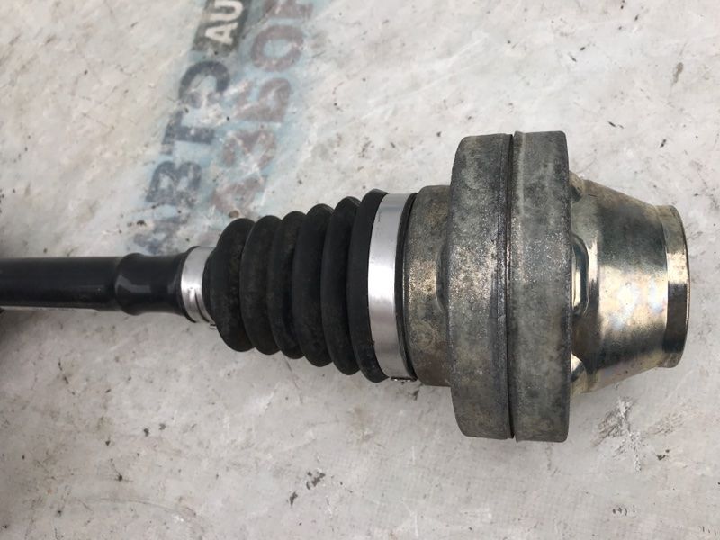 Піввісь 7L0407271E Audi Q7