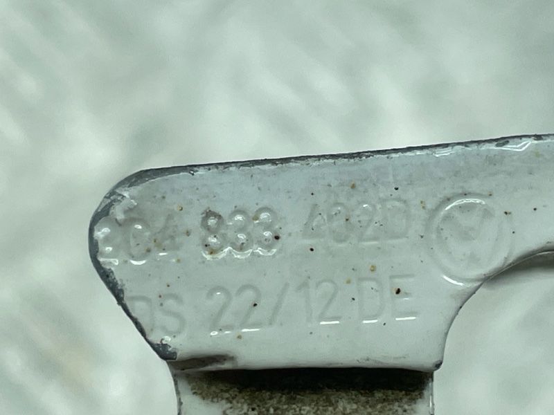 Петля двери верхняя 3C4833402D Volkswagen CC